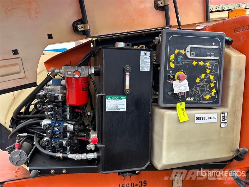 JLG 600A 2WD Articulating Boom Lift Articulated boom lifts