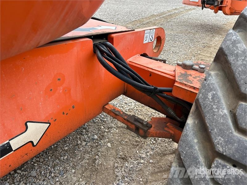 JLG 600A 2WD Articulating Boom Lift Articulated boom lifts