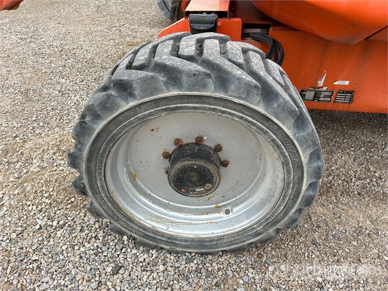 JLG 600A 2WD Articulating Boom Lift Articulated boom lifts