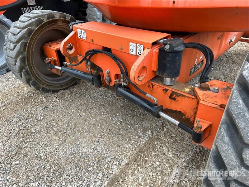 JLG 600A 2WD Articulating Boom Lift Articulated boom lifts