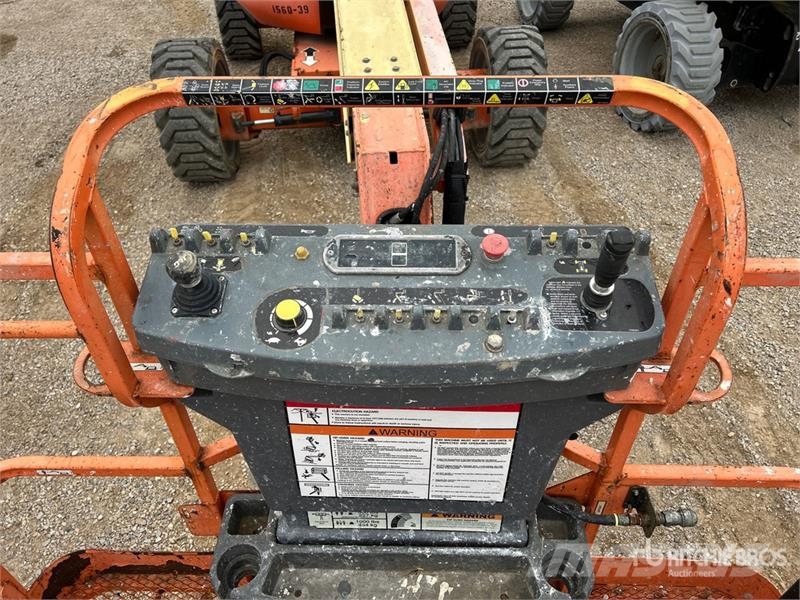 JLG 600A 2WD Articulating Boom Lift Articulated boom lifts