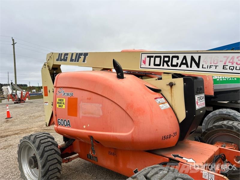 JLG 600A 2WD Articulating Boom Lift Articulated boom lifts