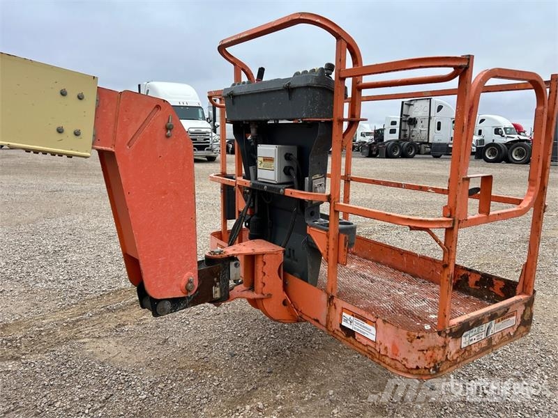 JLG 600A 2WD Articulating Boom Lift Articulated boom lifts
