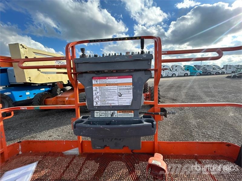 JLG 600A 2WD Diesel Articulating Boom Lift 관절형 전동이동 리프트