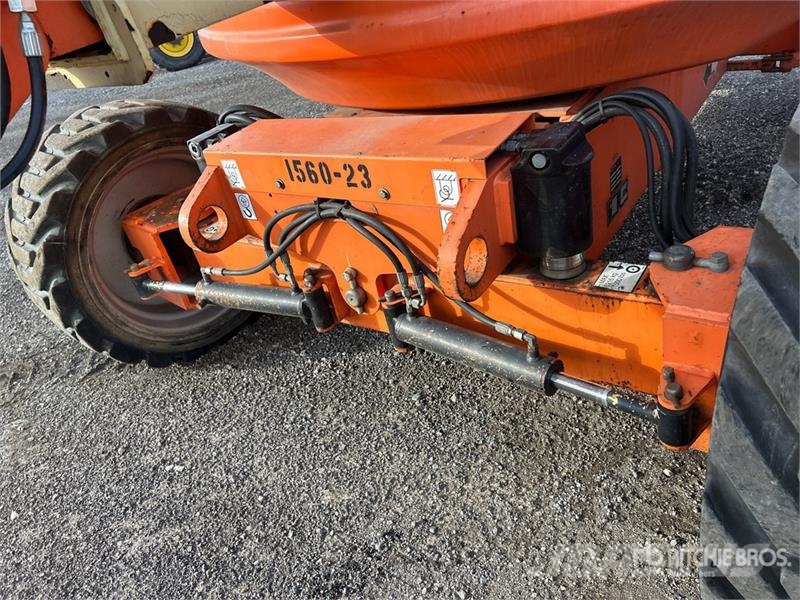 JLG 600A 2WD Diesel Articulating Boom Lift 관절형 전동이동 리프트