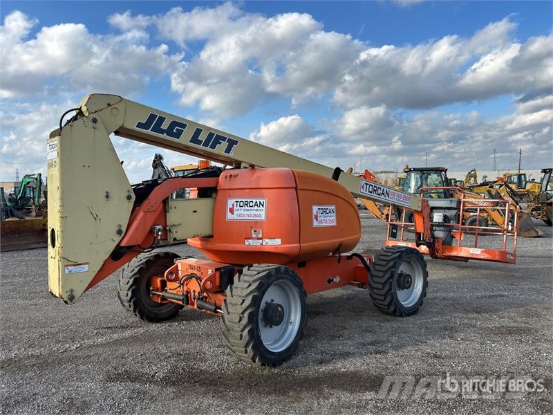 JLG 600A 2WD Diesel Articulating Boom Lift 관절형 전동이동 리프트
