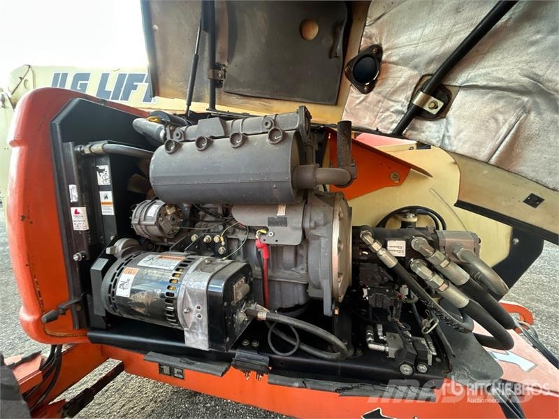 JLG 600A 2WD Diesel Articulating Boom Lift 관절형 전동이동 리프트