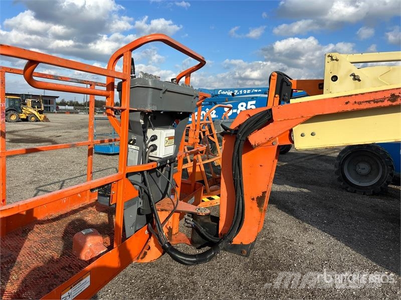 JLG 600A 2WD Diesel Articulating Boom Lift 관절형 전동이동 리프트