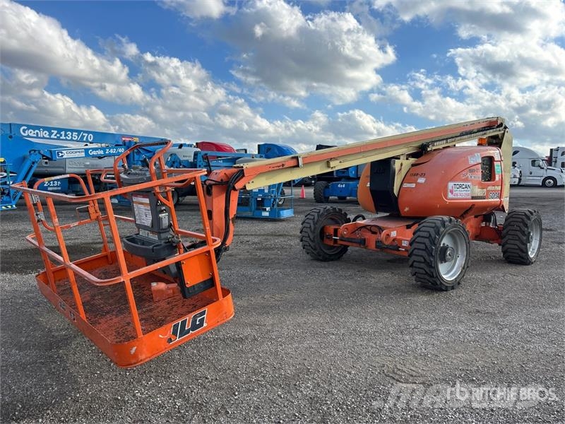 JLG 600A 2WD Diesel Articulating Boom Lift 관절형 전동이동 리프트