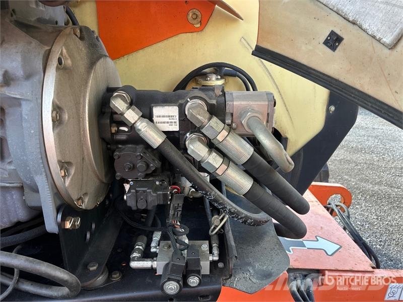JLG 600A 2WD Diesel Articulating Boom Lift 관절형 전동이동 리프트