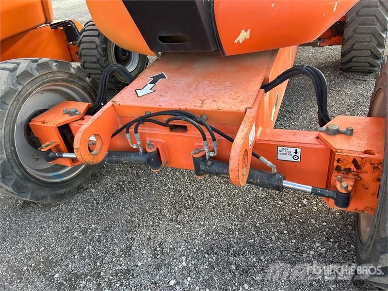 JLG 600A 2WD Diesel Articulating Boom Lift 관절형 전동이동 리프트