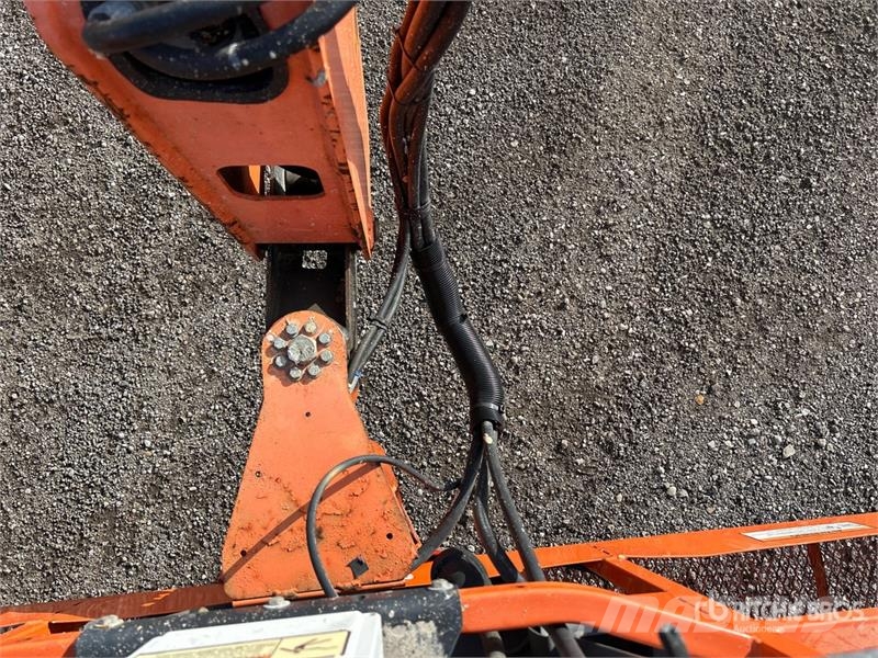 JLG 600A 2WD Diesel Articulating Boom Lift 관절형 전동이동 리프트