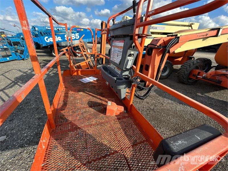 JLG 600A 4WD Diesel Articulating Boom Lift Articulated boom lifts