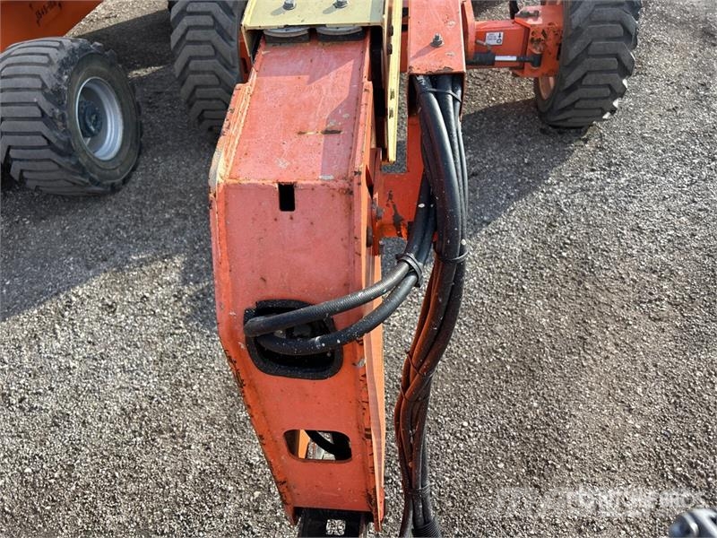 JLG 600A 4WD Diesel Articulating Boom Lift Articulated boom lifts