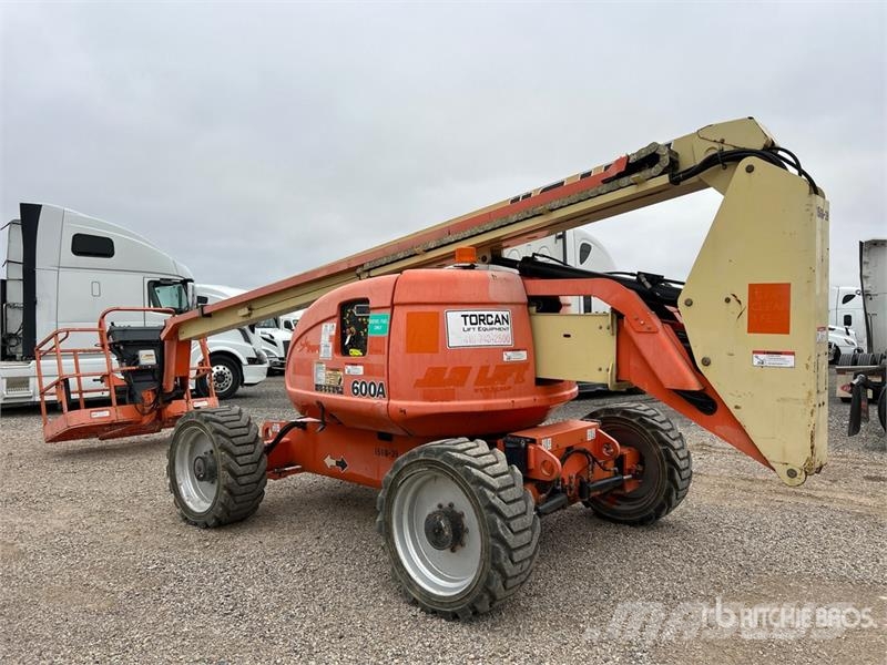 JLG 600A 4WD Diesel Articulating Boom Lift Knikarmhoogwerkers