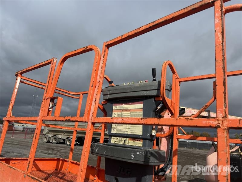 JLG 600A 4WD Dual Fuel Articulating Boom Lift (Inopera Gelenkteleskoparbeitsbühnen