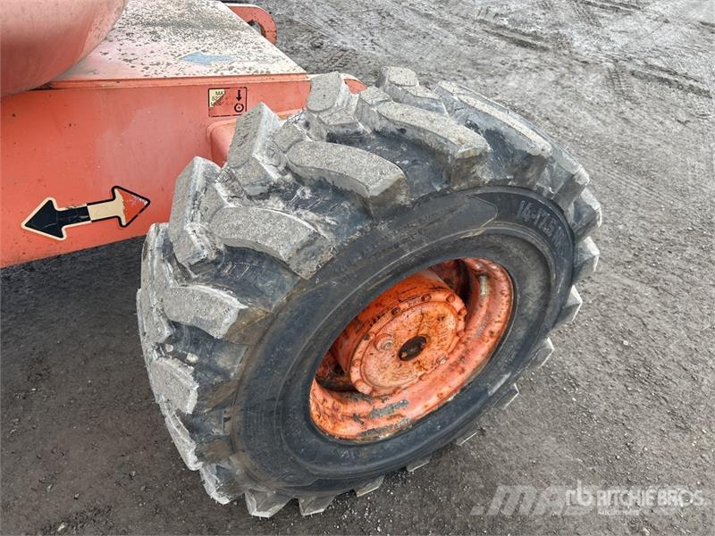 JLG 600A 4WD Dual Fuel Articulating Boom Lift (Inopera Gelenkteleskoparbeitsbühnen