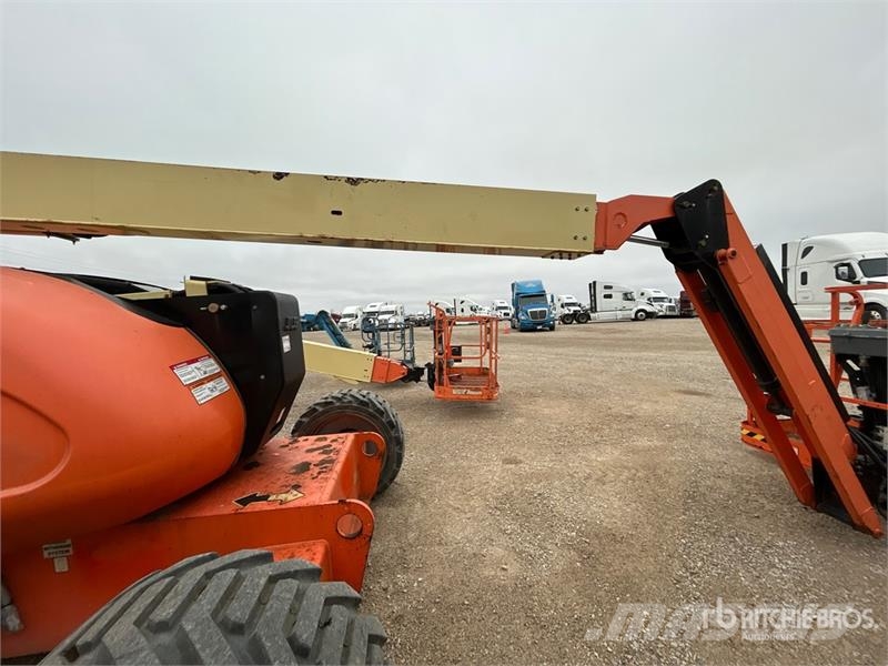 JLG 600AJ 2WD Articulating Boom Lift Articulated boom lifts