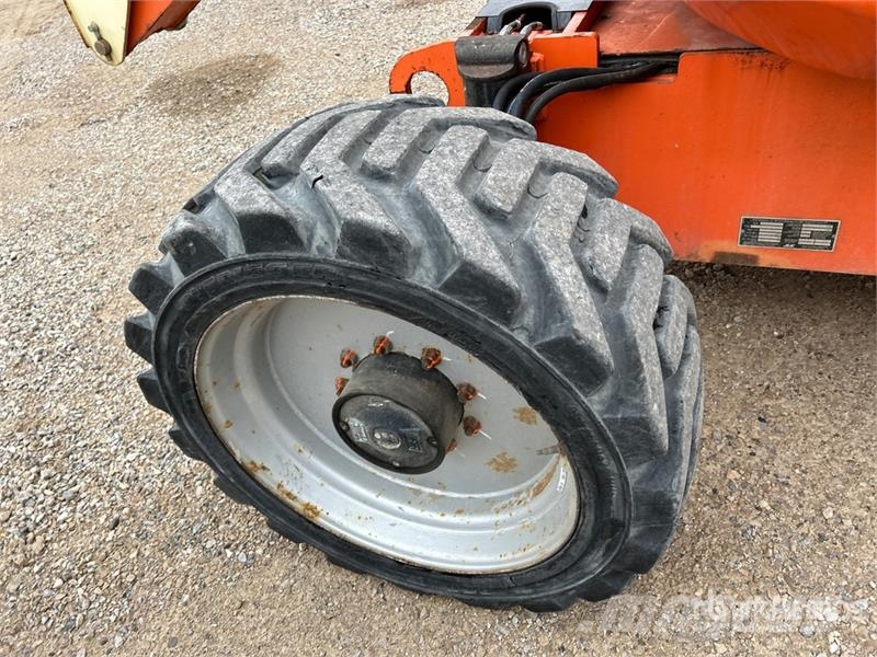 JLG 600AJ 2WD Articulating Boom Lift Articulated boom lifts