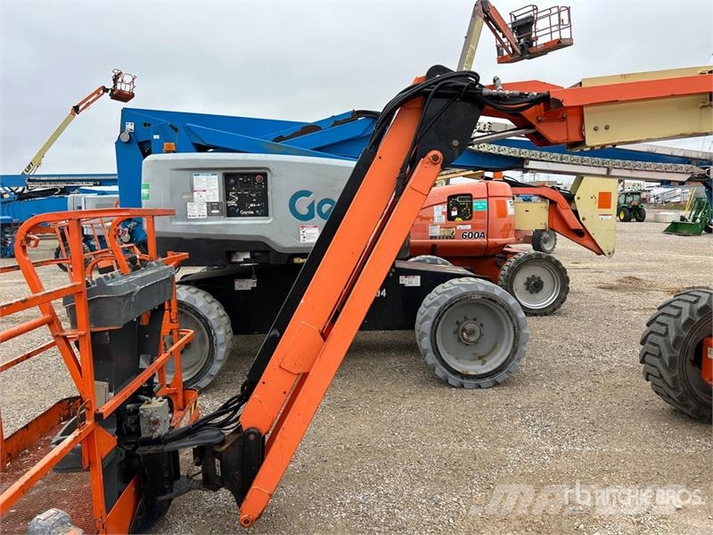 JLG 600AJ 2WD Articulating Boom Lift Articulated boom lifts
