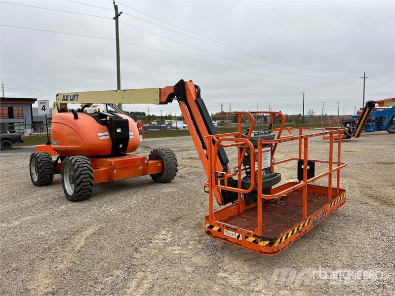JLG 600AJ 2WD Articulating Boom Lift Articulated boom lifts