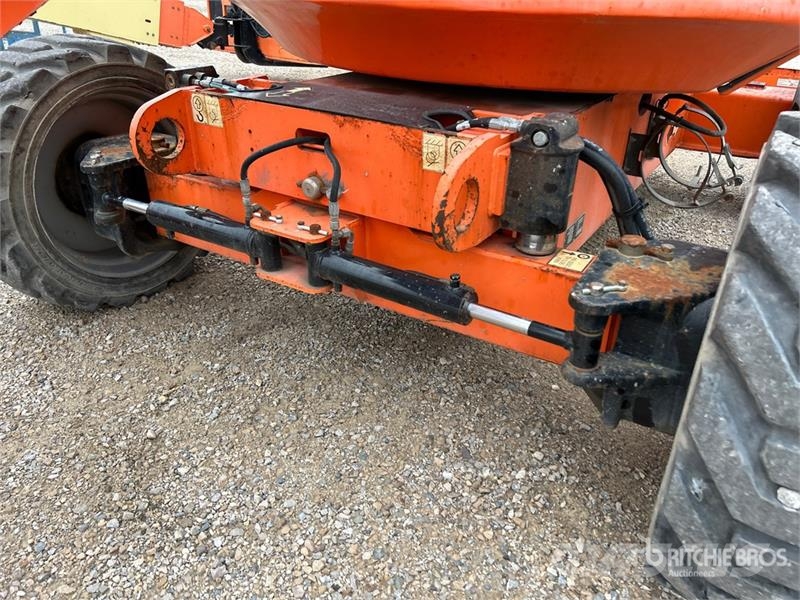 JLG 600AJ 2WD Articulating Boom Lift Articulated boom lifts