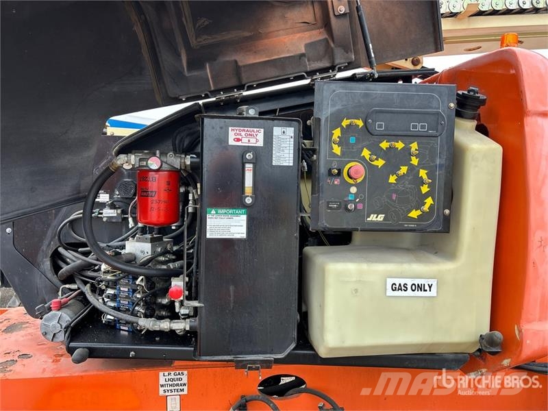 JLG 600AJ 2WD Articulating Boom Lift Articulated boom lifts