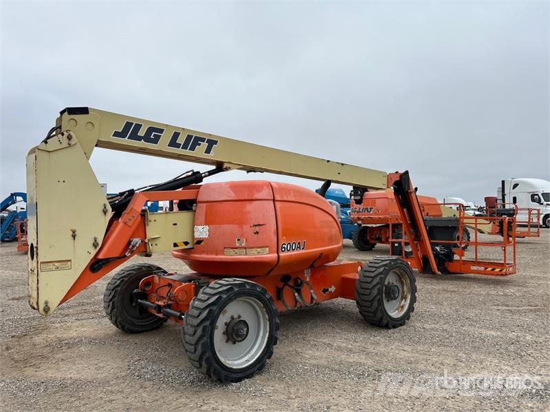 JLG 600AJ 2WD Articulating Boom Lift Articulated boom lifts
