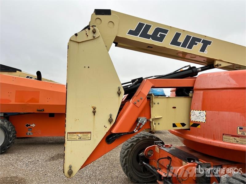 JLG 600AJ 2WD Articulating Boom Lift Articulated boom lifts