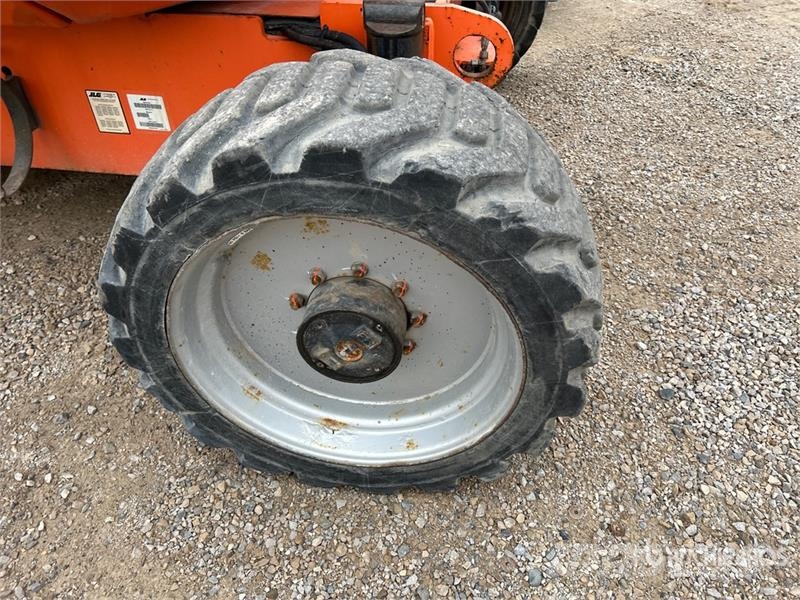 JLG 600AJ 2WD Articulating Boom Lift Articulated boom lifts
