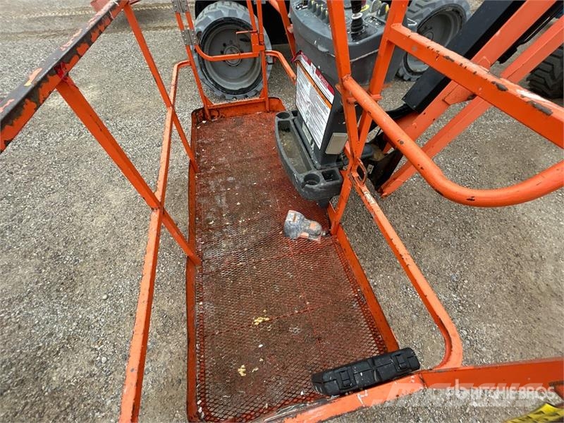 JLG 600AJ 2WD Articulating Boom Lift Articulated boom lifts