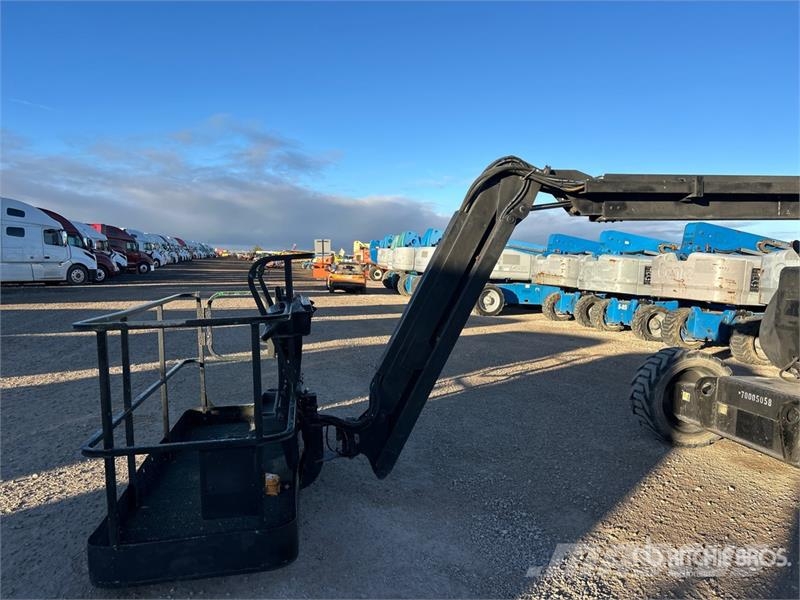 JLG 600AJ 2WD Dual Fuel Articulating Boom Lift Strēles pacēlāji