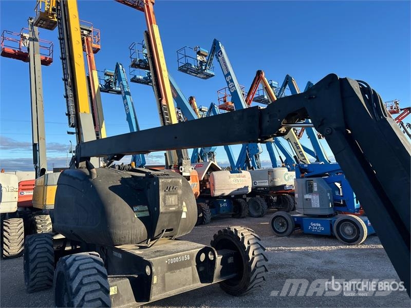 JLG 600AJ 2WD Dual Fuel Articulating Boom Lift Strēles pacēlāji