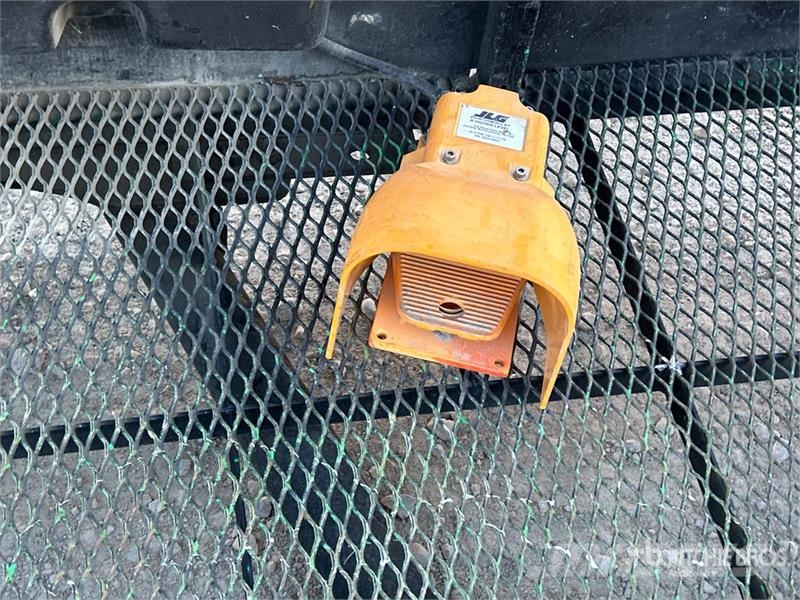 JLG 600AJ 2WD Dual Fuel Articulating Boom Lift Strēles pacēlāji