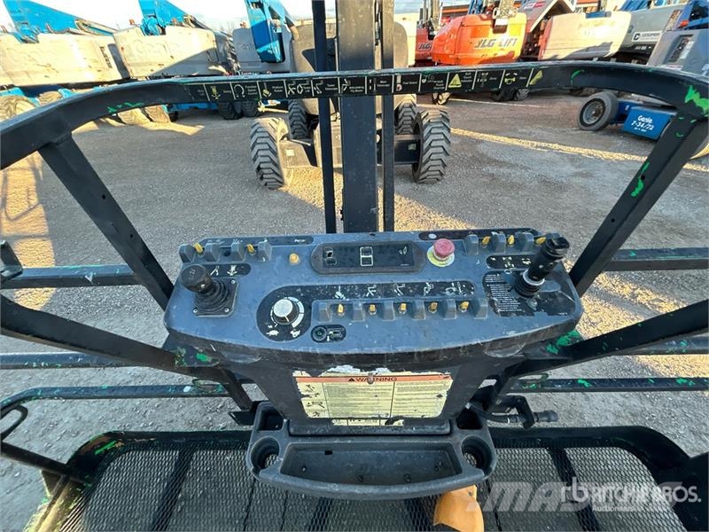 JLG 600AJ 2WD Dual Fuel Articulating Boom Lift Strēles pacēlāji