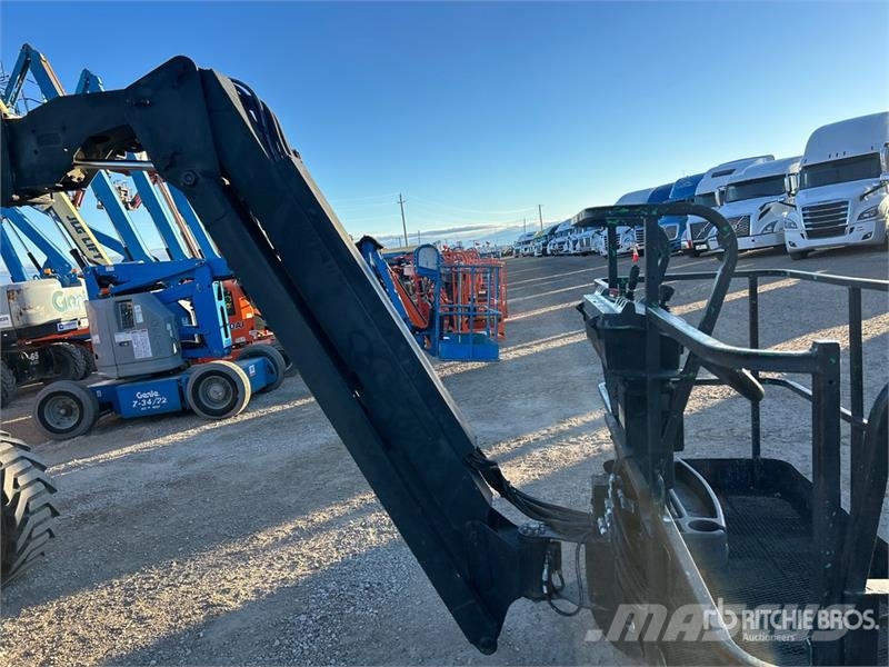 JLG 600AJ 2WD Dual Fuel Articulating Boom Lift Strēles pacēlāji