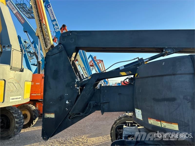 JLG 600AJ 2WD Dual Fuel Articulating Boom Lift Strēles pacēlāji