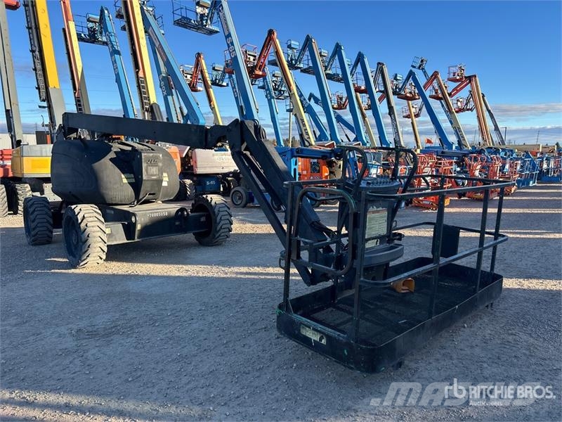 JLG 600AJ 2WD Dual Fuel Articulating Boom Lift Strēles pacēlāji