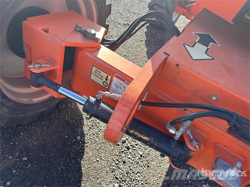 JLG 600AJ 4WD Diesel Articulating Boom Lift رافعات سلة مفصلية