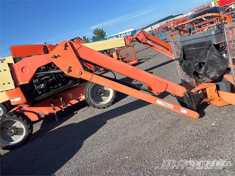 JLG 600AJ 4WD Diesel Articulating Boom Lift رافعات سلة مفصلية