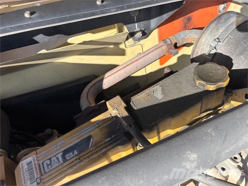 JLG 600AJ 4WD Diesel Articulating Boom Lift رافعات سلة مفصلية