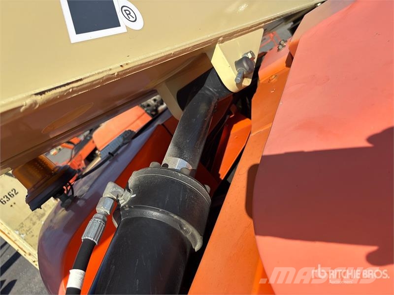JLG 600AJ 4WD Diesel Articulating Boom Lift رافعات سلة مفصلية