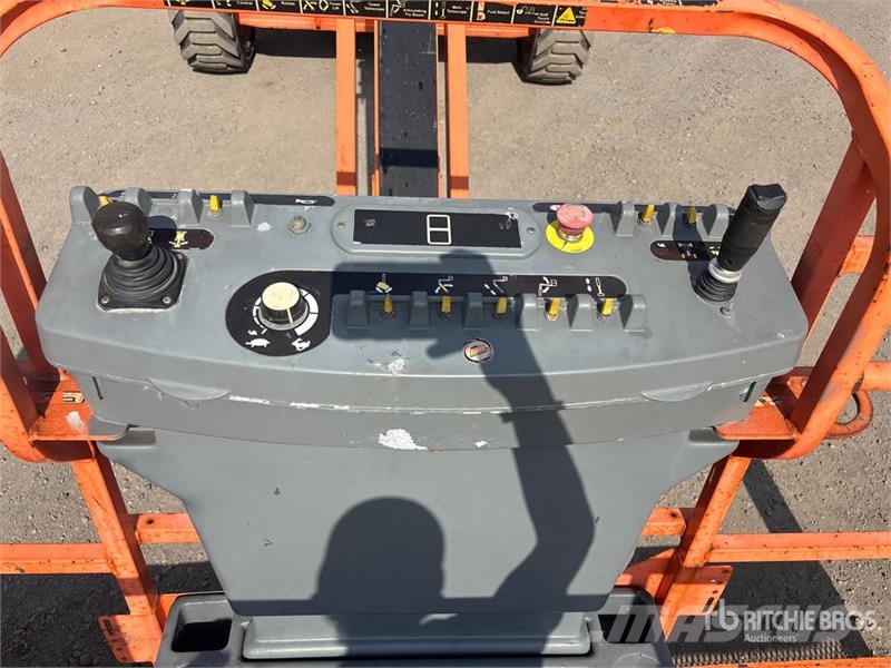 JLG 600AJ 4WD Diesel Articulating Boom Lift رافعات سلة مفصلية