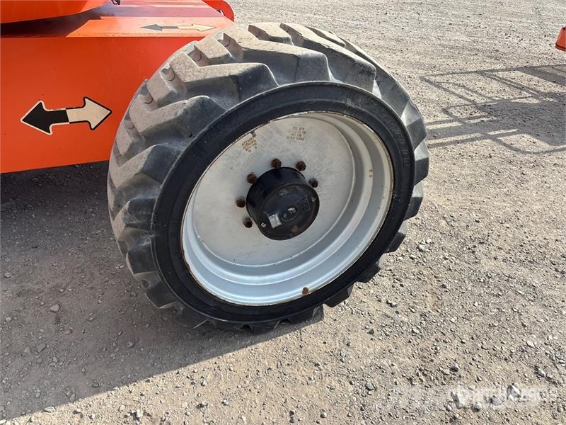 JLG 600AJ 4WD Diesel Articulating Boom Lift رافعات سلة مفصلية