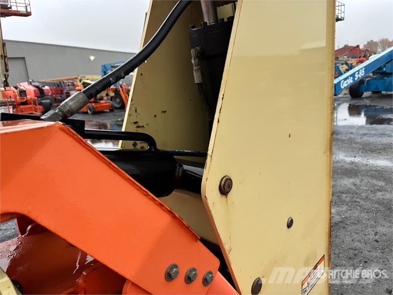 JLG 600AJ 4WD Dual Fuel Articulating Boom Lift Strēles pacēlāji