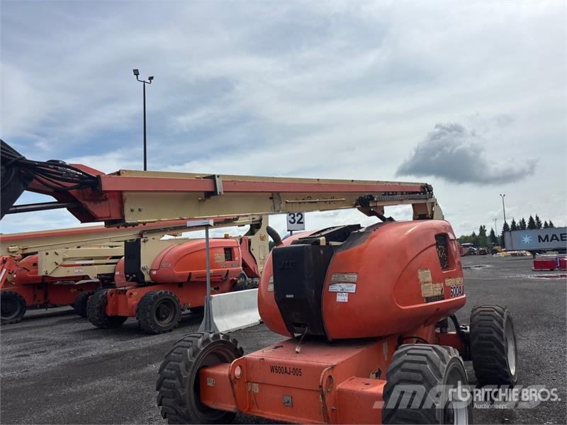 JLG 600AJ 4WD Dual Fuel Articulating Boom Lift رافعات سلة مفصلية