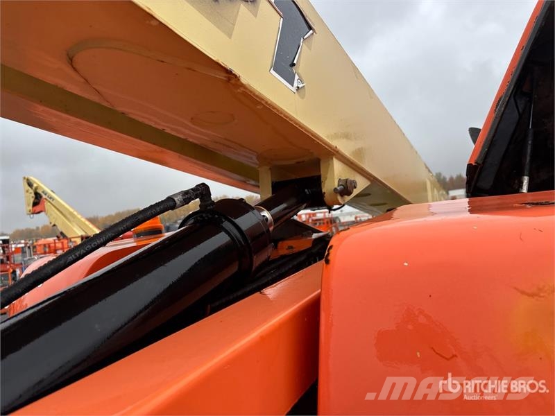 JLG 600AJ 4WD Dual Fuel Articulating Boom Lift Strēles pacēlāji