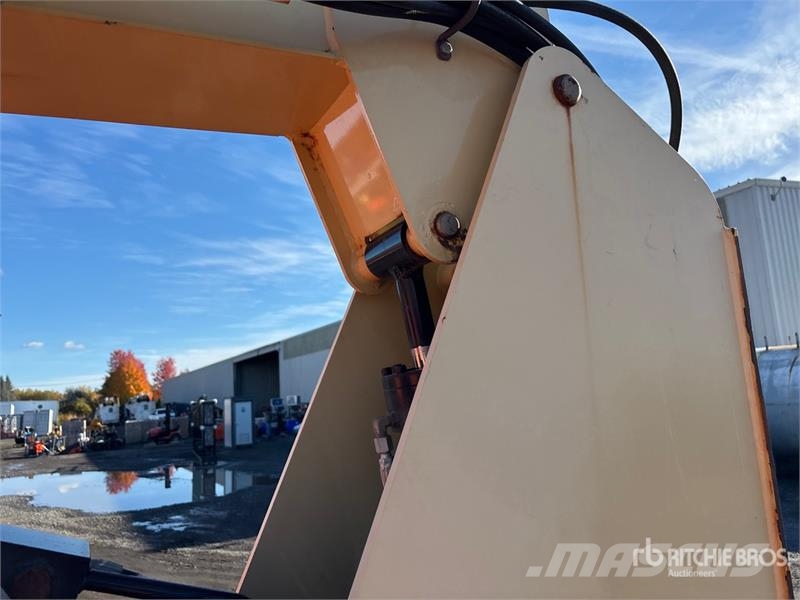 JLG 600AJ 4WD Dual Fuel Articulating Boom Lift Articulated boom lifts