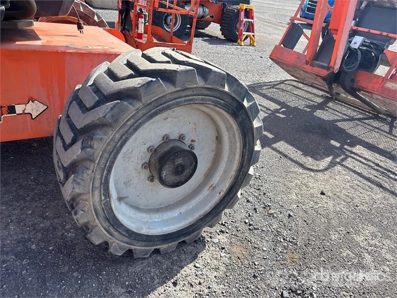 JLG 600AJ 4WD Dual Fuel Articulating Boom Lift رافعات سلة مفصلية