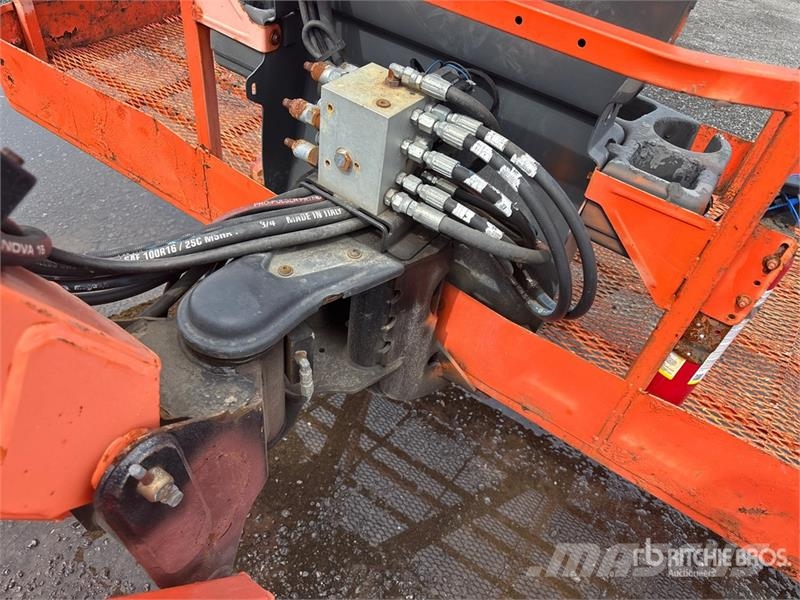 JLG 600AJ 4WD Dual Fuel Articulating Boom Lift رافعات سلة مفصلية